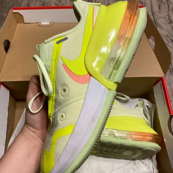 Nike Air Max Up✨ - Picture 3 of 4